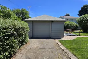 823 W 10th St, The Dalles, OR 97058 - Photo 3