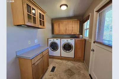 823 W 10th St, The Dalles, OR 97058 - Photo 7