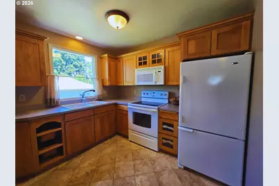 823 W 10th St, The Dalles, OR 97058 - Photo 9