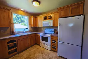 823 W 10th St, The Dalles, OR 97058 - Photo 9