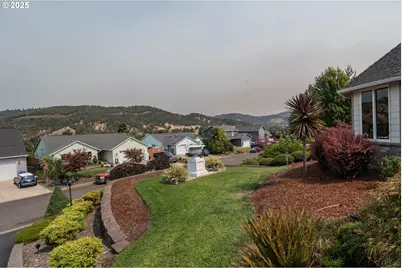 204 Rainbow Ridge Ave, Roseburg, OR 97471 - Photo 37