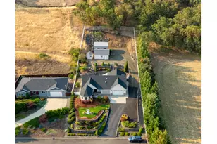 204 Rainbow Ridge Ave, Roseburg, OR 97471 - Photo 5