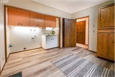 4495 Pinecrest Dr, Eugene, OR 97405 - Photo 5