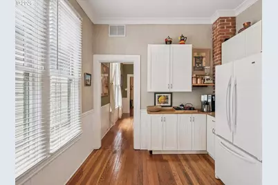 2632 NW Thurman St, Portland, OR 97210 - Photo 9