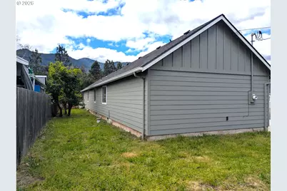 76442 Laurel St, Oakridge, OR 97463 - Photo 25