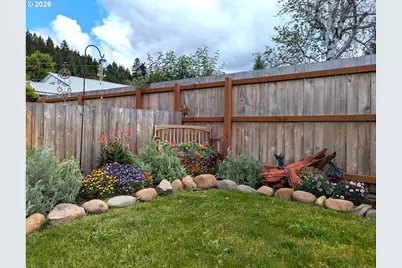 76442 Laurel St, Oakridge, OR 97463 - Photo 33