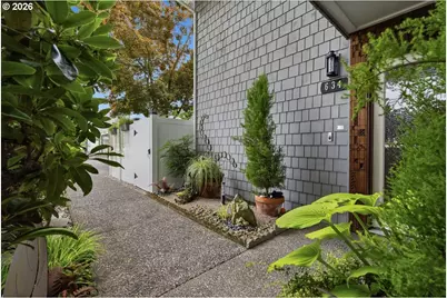 634 N Hayden Bay Dr, Portland, OR 97217 - Photo 3