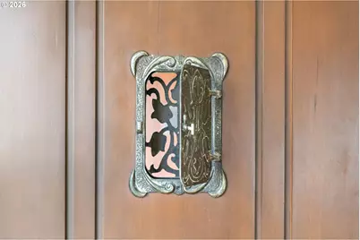 2825 SE Hawthorne Blvd, Portland, OR 97214 - Photo 3