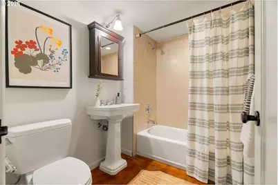 2825 SE Hawthorne Blvd, Portland, OR 97214 - Photo 11