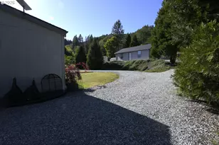 22282 Tiller Trail Hwy, Days Creek, OR 97429 - Photo 35