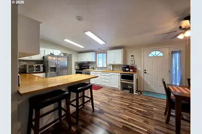 521 Central Ave, South Bend, WA 98586 - Photo 9