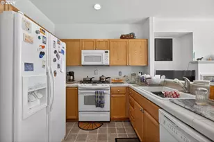 2242 NW 168th Pl, Beaverton, OR 97006 - Photo 13