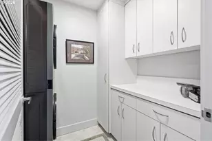1930 NW Irving St, Portland, OR 97209 - Photo 19