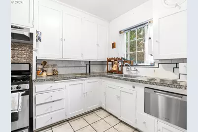 2325 NE Flanders St #6, Portland, OR 97232 - Photo 9