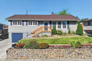 727 E 20th St, The Dalles, OR 97058 - Photo 1