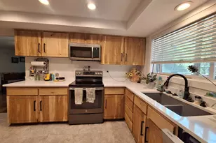 339 Pioneer Way, Winchester, OR 97495 - Photo 5