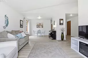 858 SW 24th St, Troutdale, OR 97060 - Photo 9