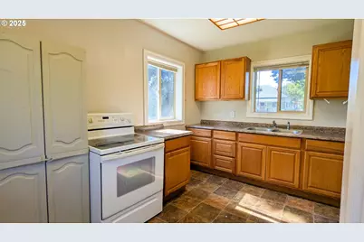 216 Solar St, Helix, OR 97835 - Photo 17