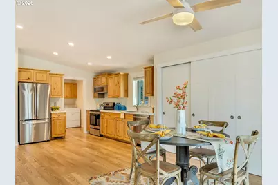 240 11th Ave, Seaside, OR 97138 - Photo 9