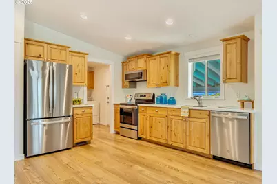 240 11th Ave, Seaside, OR 97138 - Photo 7