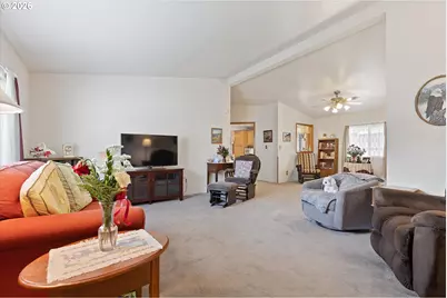 655 NE Burnett Rd #2, McMinnville, OR 97128 - Photo 5
