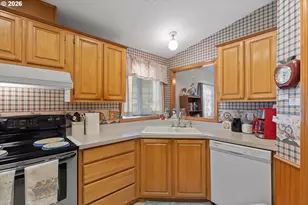 655 NE Burnett Rd, McMinnville, OR 97128 - Photo 9