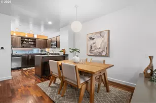 245 SW Meade St, Portland, OR 97201 - Photo 9