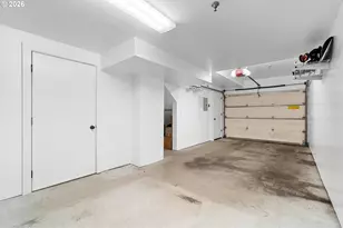 245 SW Meade St, Portland, OR 97201 - Photo 25