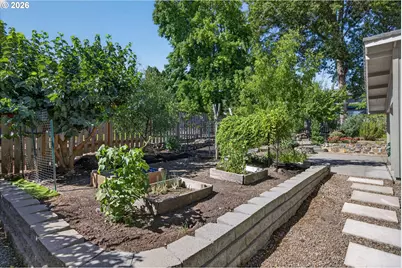 2065 NW Overton Ct, Beaverton, OR 97006 - Photo 27