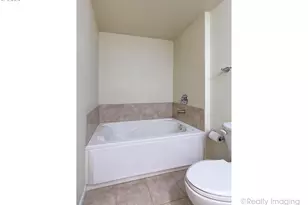 1620 NE Broadway St, Portland, OR 97232 - Photo 21
