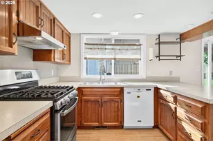 2264 NW Watters St, Roseburg, OR 97471 - Photo 13