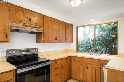 948 V St, Springfield, OR 97477 - Photo 15