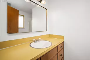 948 V St, Springfield, OR 97477 - Photo 21