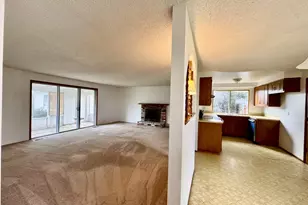 948 V St, Springfield, OR 97477 - Photo 11