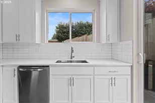 9824 SW 34th Pl, Portland, OR 97219 - Photo 7