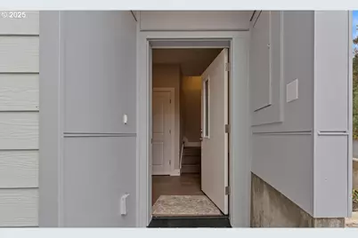 9824 SW 34th Pl, Portland, OR 97219 - Photo 3