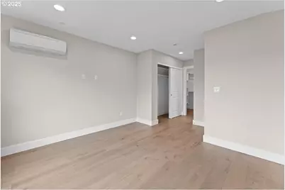 9824 SW 34th Pl, Portland, OR 97219 - Photo 11