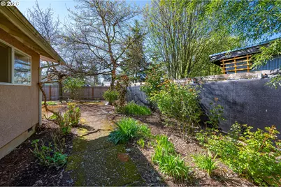 2190 Pierce St, Eugene, OR 97405 - Photo 9