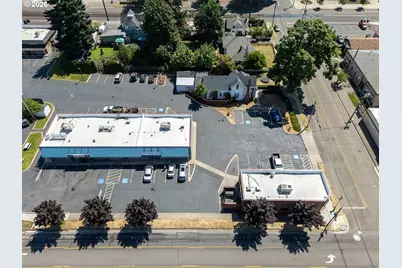 230 N 3rd St, Harrisburg, OR 97446 - Photo 3
