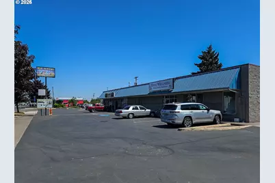 230 N 3rd St, Harrisburg, OR 97446 - Photo 9