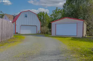 1150 W 8th St, Coquille, OR 97423 - Photo 9