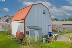 1150 W 8th St, Coquille, OR 97423 - Photo 7