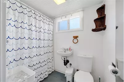 552 Highway 101, Rockaway Beach, OR 97136 - Photo 11