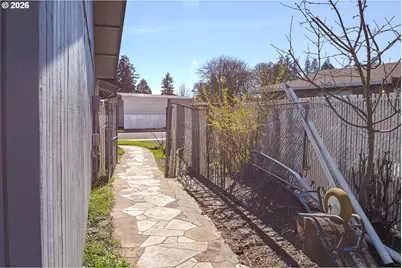 25031 Woodland Ave, Veneta, OR 97487 - Photo 27