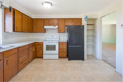 25031 Woodland Ave, Veneta, OR 97487 - Photo 9