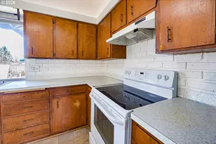 25031 Woodland Ave, Veneta, OR 97487 - Photo 13