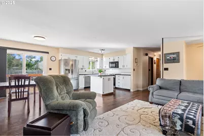 2409 NE 100th St, Vancouver, WA 98686 - Photo 3