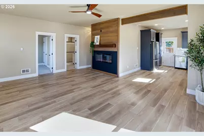 238 Oak St, Florence, OR 97439 - Photo 11