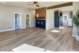 238 Oak St, Florence, OR 97439 - Photo 11
