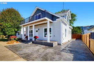 238 Oak St, Florence, OR 97439 - Photo 3